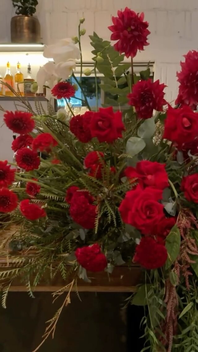 It's @yaelgroder @__omerisraeli__ wedding night