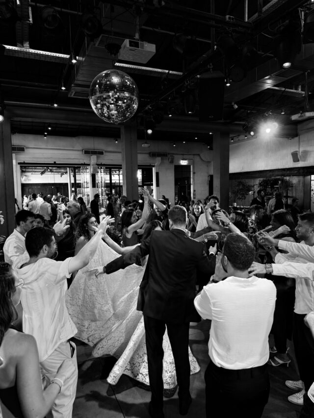 כשבחוץ סופה, אצלנו שמח 🪩🍾🌶️🕺🏼💃🏻